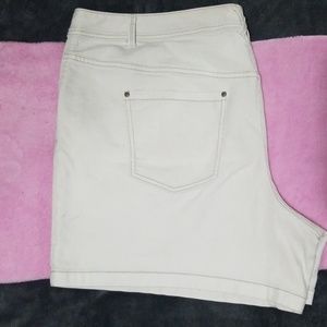 White Lane Bryant Plus Size Shorts 26